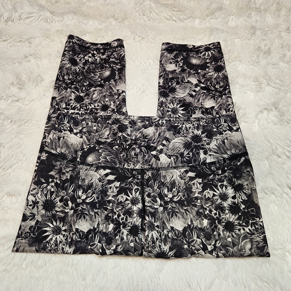 LULULEMON ATHLETICS Wunder Under Crop Leggings Black White Floral SIZE 6 NWOT - Picture 3 of 4